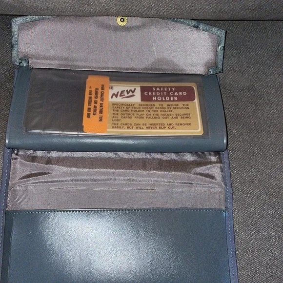 NEW VINTAGE Women’s Gray Leather Wallet. - Picture 2 of 8